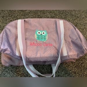 Thirty-One mini duffle light purple with owl design “whooo cares”